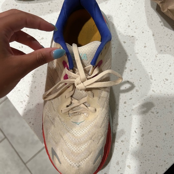 Hokas - Picture 8 of 9